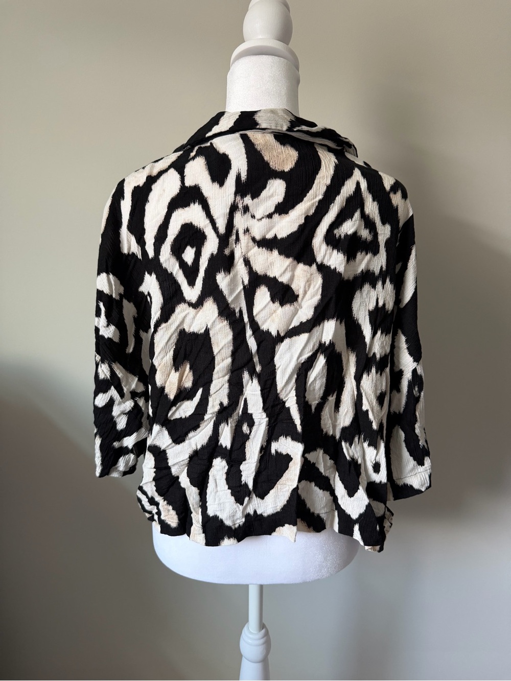 H&M Black and White Abstract Print Blouse - Picture 2 of 7